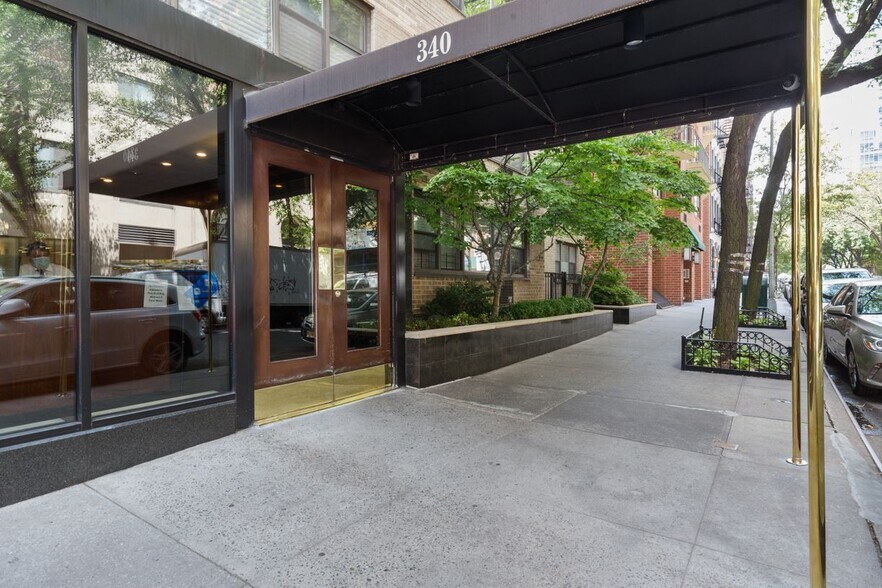 Building Photo - 340 E 74th St