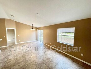 Building Photo - 2502 Trianna St