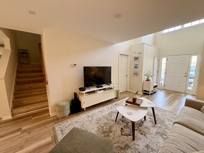 Building Photo - 1104 Harvester Cir