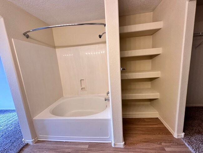 Building Photo - Super cute 3 bed 2 bath home in Huning Ranch