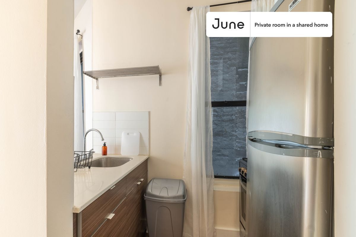 Building Photo - Private bedroom in 2 bed/1 bath Home