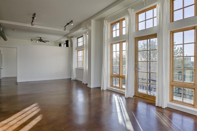 Building Photo - 2235 E 6th St