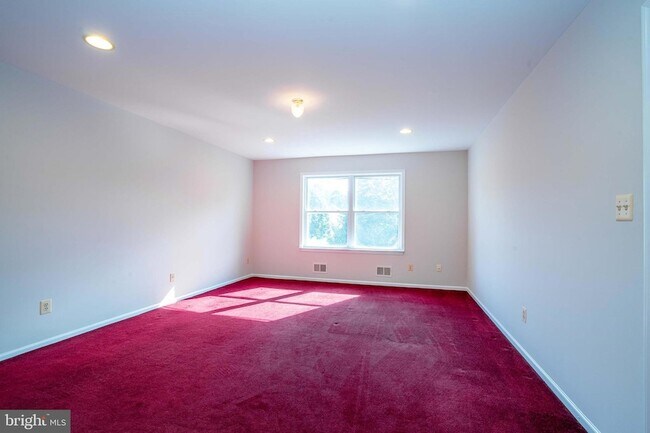 Building Photo - 27 Samantha Dr