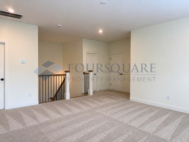 Building Photo - Beautiful  3-Bedroom Home with Loft, Screened Deck & Fenced Backyard – Convenient to Duke Univers...