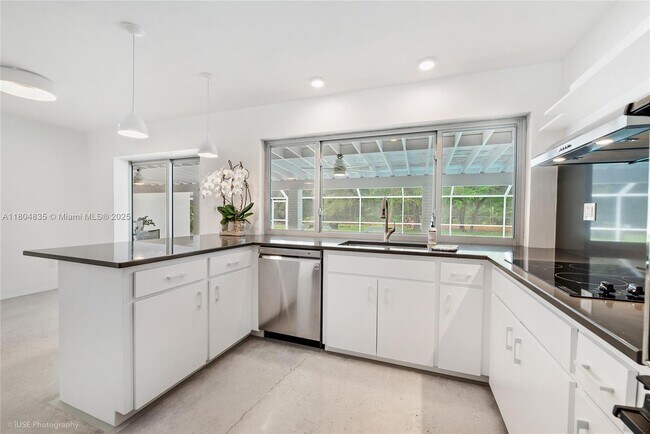 Building Photo - 15600 SW 79th Ave