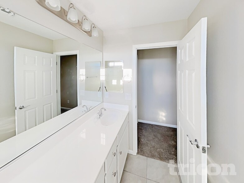 Building Photo - 8636 E Posada Ave