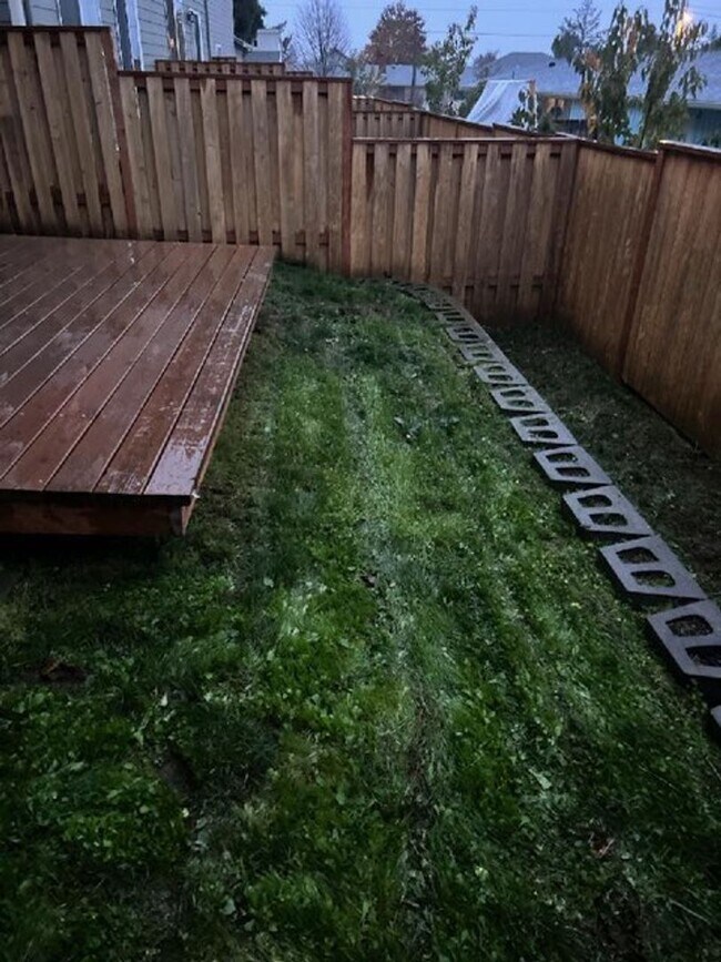 Building Photo - Available now! 3 bedroom ~ 2.5 Bathroom stylish home in Adair Village!