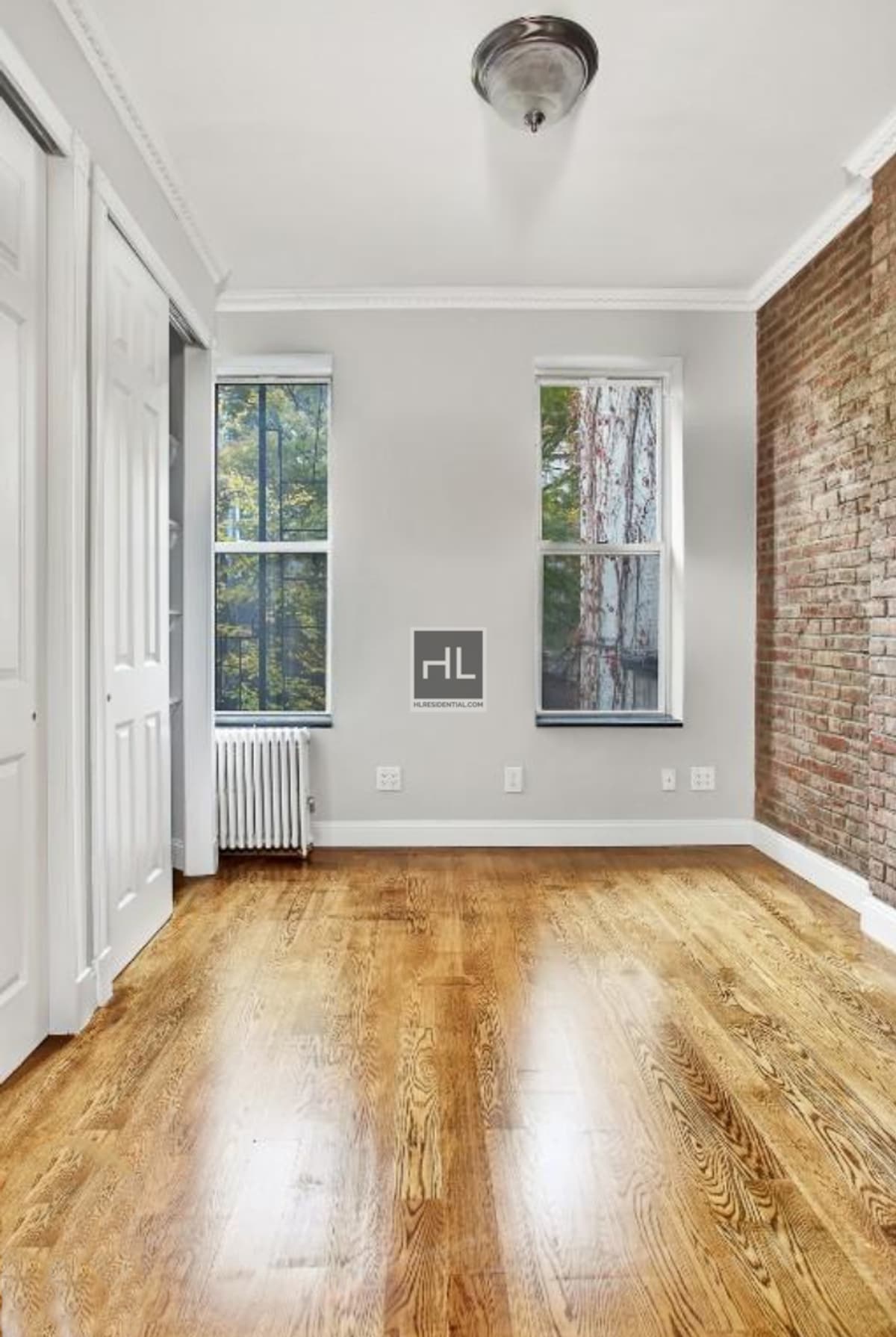 Building Photo - Perry Street