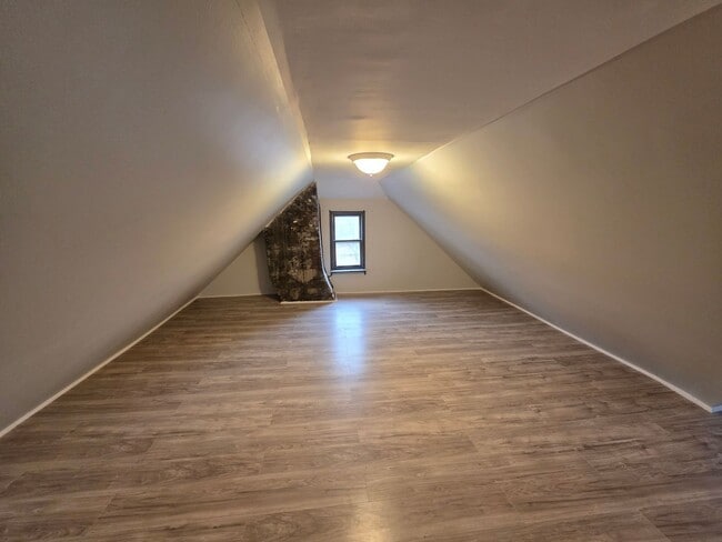 Building Photo - Spacious 3-Bedroom Home with Granite Countertops & Huge Eat-In Kitchen