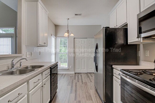 Building Photo - 5972 Hollow Wood Ct