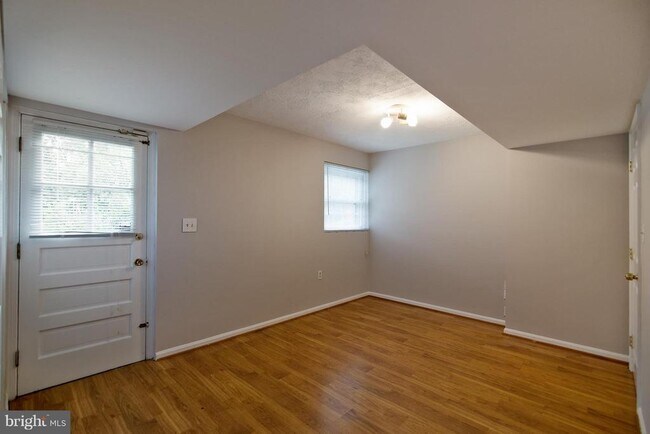 Building Photo - 2012 Friendship Ln