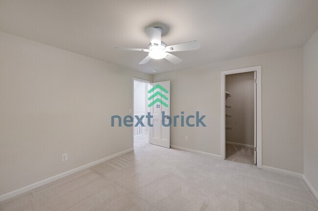 Building Photo - Spacious 5-Bedroom Haven with 3 Full Baths in Redmond – Your Dream Home Awaits!