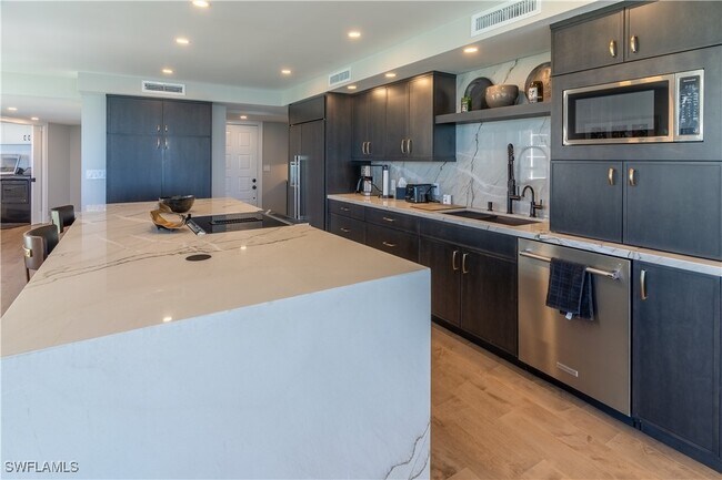 Building Photo - 10701 Gulf Shore Dr