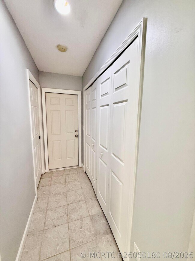 Building Photo - 5707 Silver Oak Dr