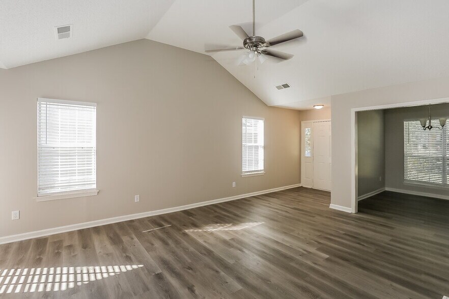 Building Photo - 10424 Brawley Ln