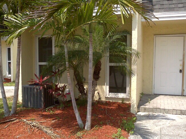 Building Photo - 603 SW 1st Ct