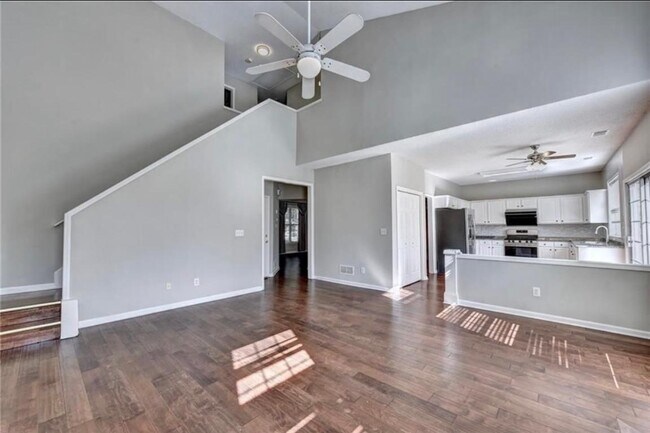 Building Photo - 300 Treyford Ct