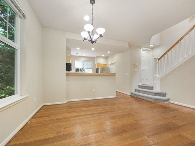 Building Photo - Comfortable 3-Bed End Unit Townhome Near F...
