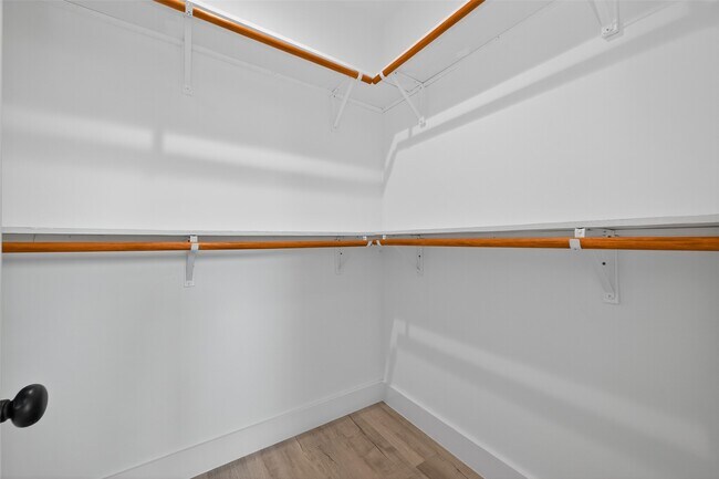 Building Photo - 5027 Willow Glen Dr