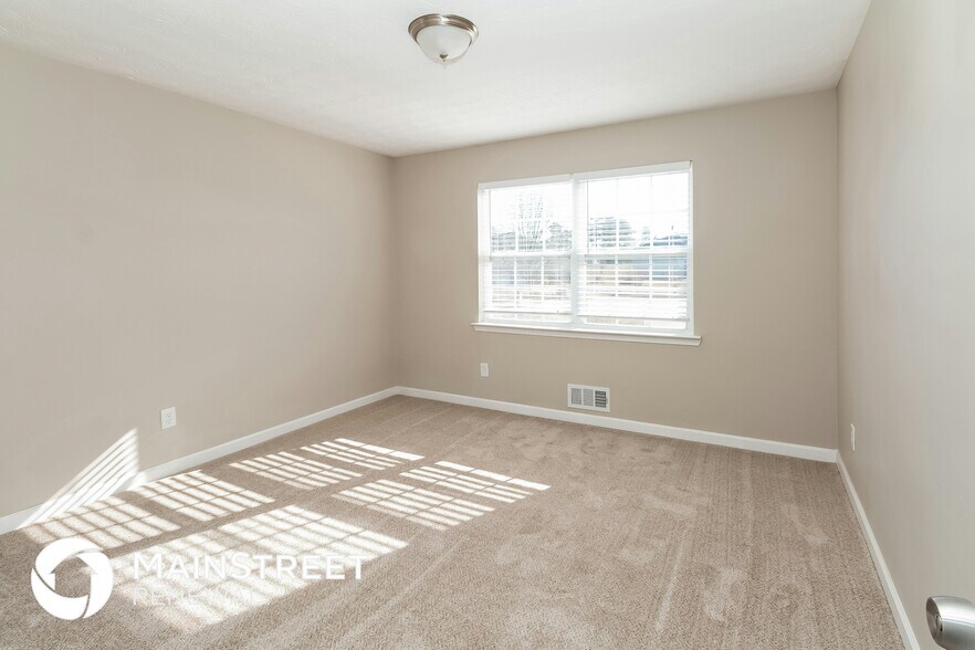 Building Photo - 519 Trinity Tr