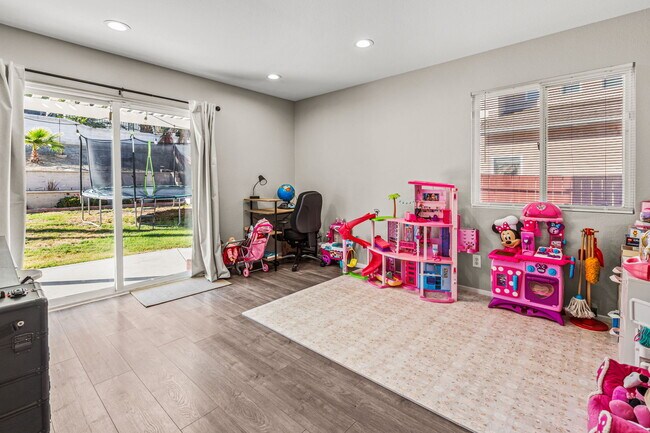 Building Photo - 44570 Johnston Dr