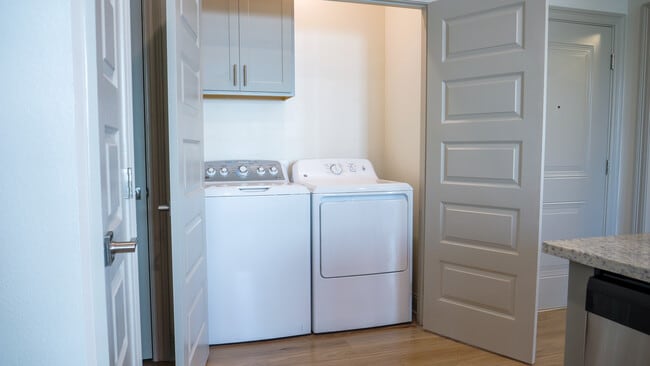 The Azelea: 1BR, 1BA- Laundry In-Unit - Century Settlers Trace