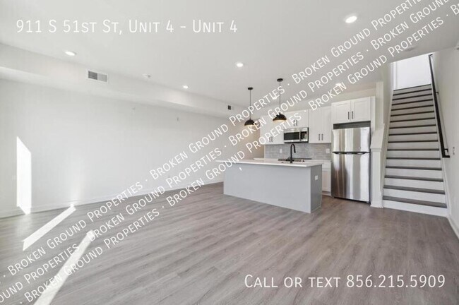 Building Photo - 911 S 51st St