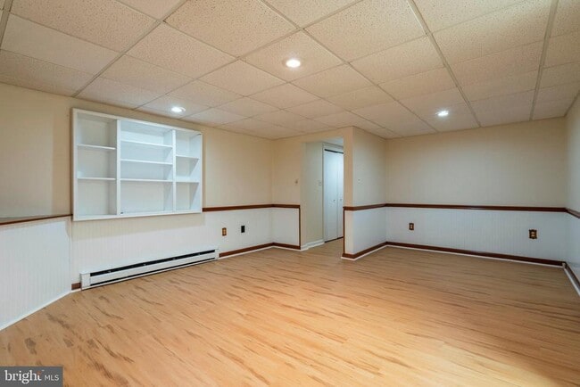 Building Photo - 506 St Albans Ct