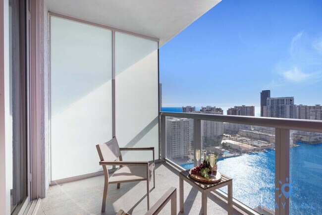 Building Photo - 2602 E Hallandale Beach Blvd