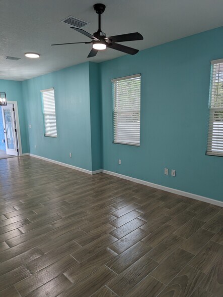 Building Photo - 2010 Seminole Blvd S