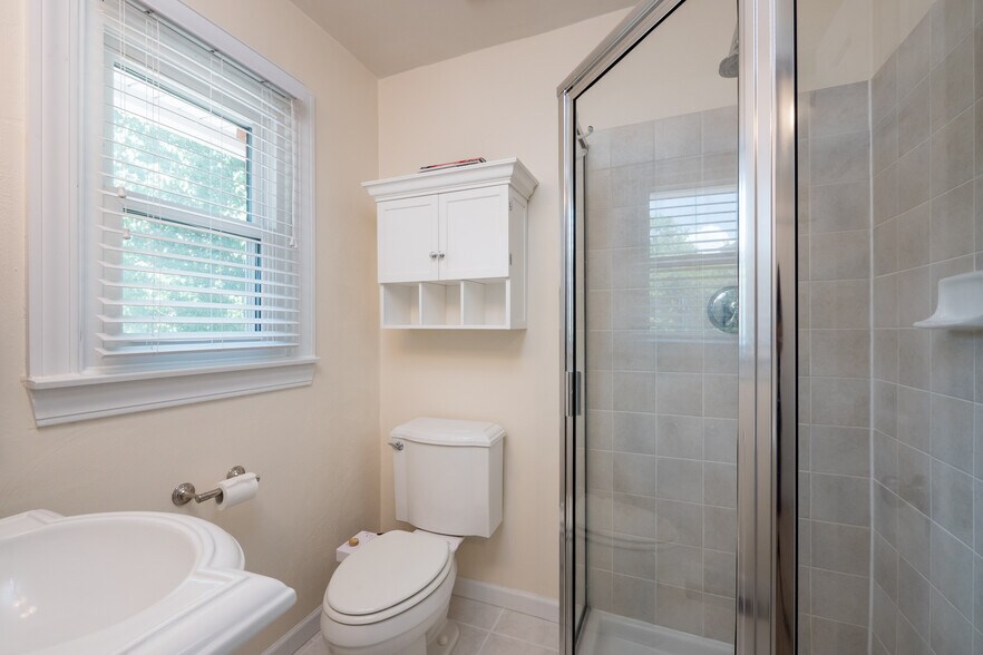 Building Photo - 338 W Olney Rd