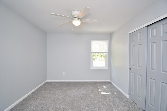 Building Photo - 647 Regent Rd