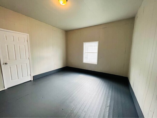 Building Photo - 3414 Central Ave