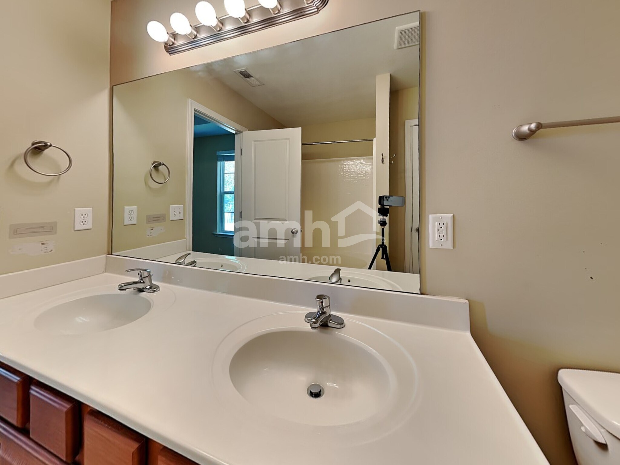 Building Photo - 129 Midwood Rd