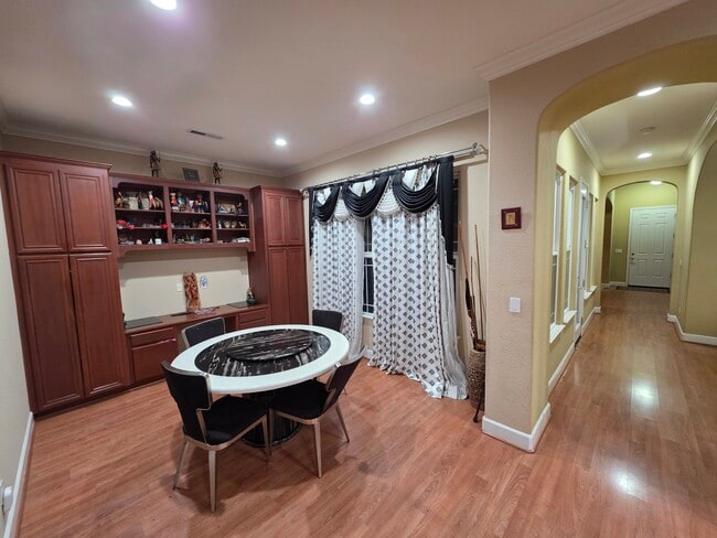 Building Photo - 1850 Ballybunion Dr