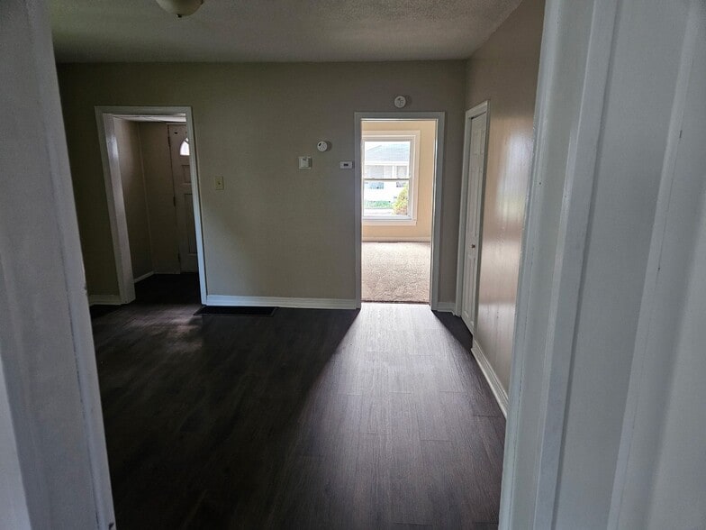 Building Photo - 301303-303 Summerhill Ave