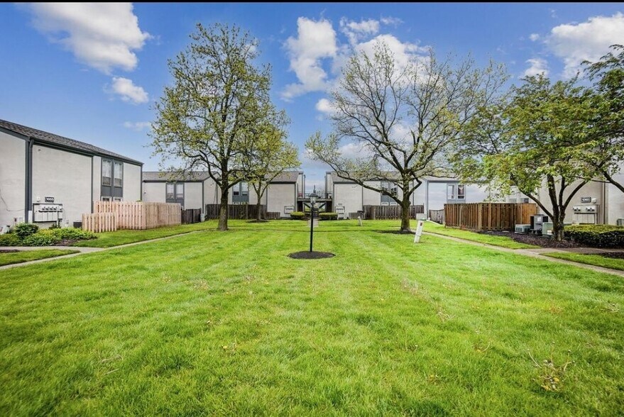 Primary Photo - 1060 Merrimar Cir S