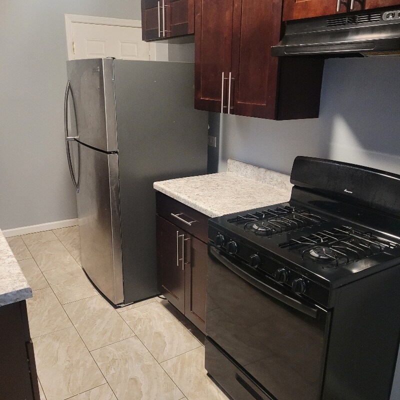 Building Photo - 4915 S Drexel Blvd