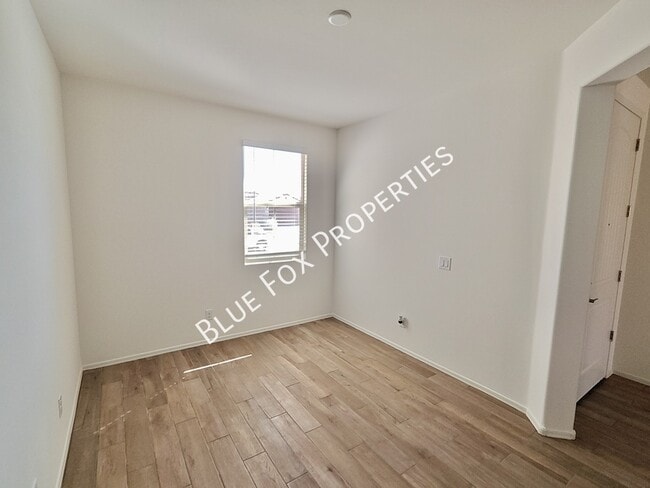 Building Photo - 9251 N Peridot Vis Ave