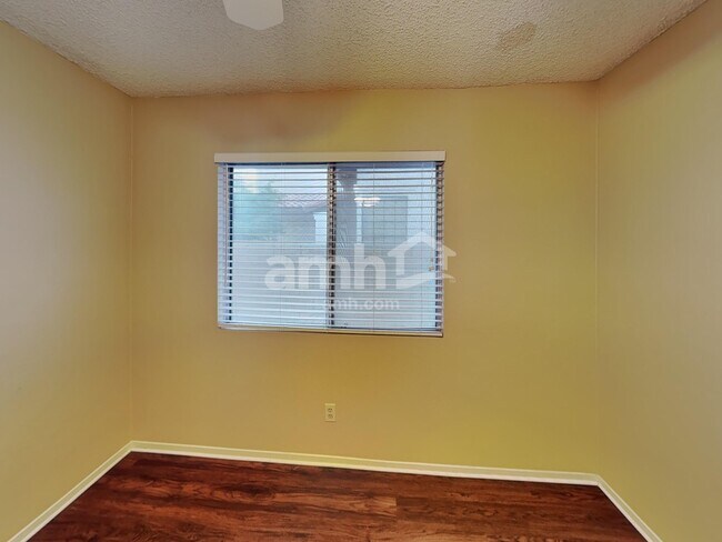 Building Photo - 379 Bradford Dr