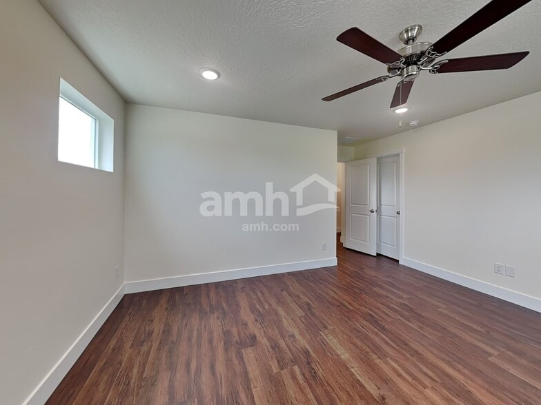 Building Photo - 3112 N Vigo Ave