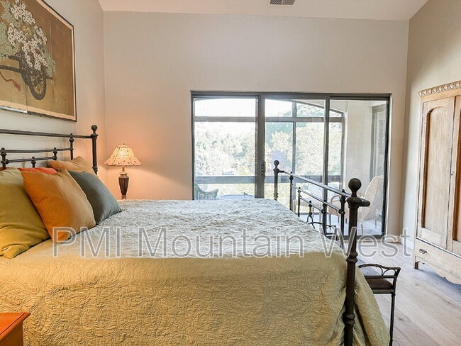 Building Photo - 171 E 3rd Ave