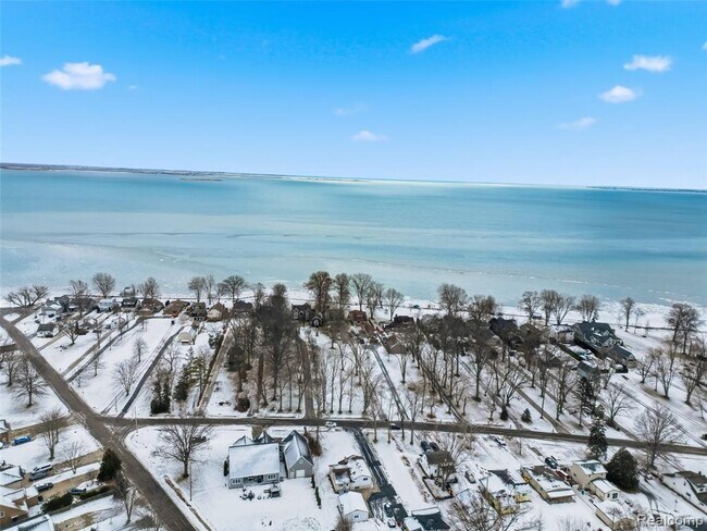 Building Photo - 38301 Murdick Dr