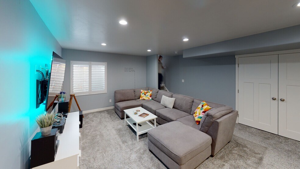 Building Photo - 14936 S Emerald Pools Ln