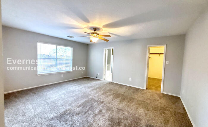 Building Photo - 2527 Pine Shadows Dr