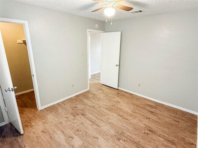 Building Photo - 409 Rawhide Loop