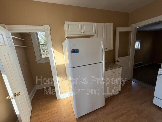 Building Photo - 514 E 41st St