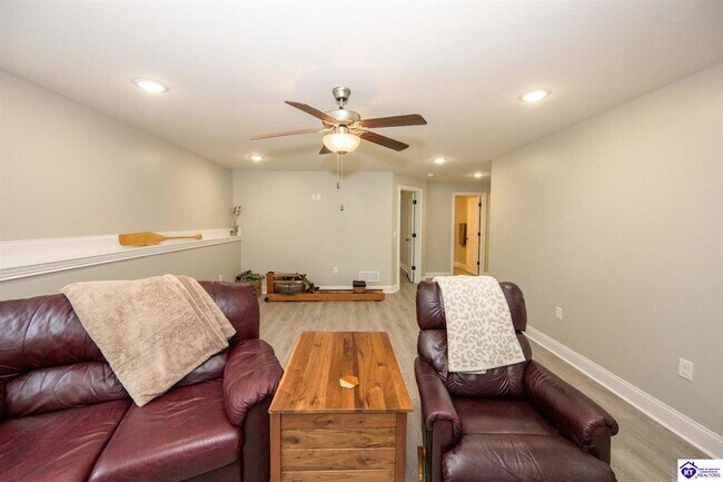 Building Photo - 907 Leafland Pl