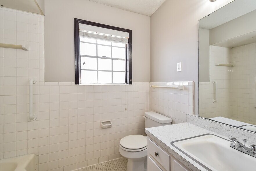 Building Photo - 3188 Bluefield St