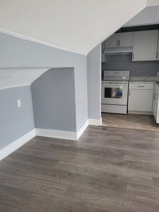 Building Photo - 309 W Williams Street